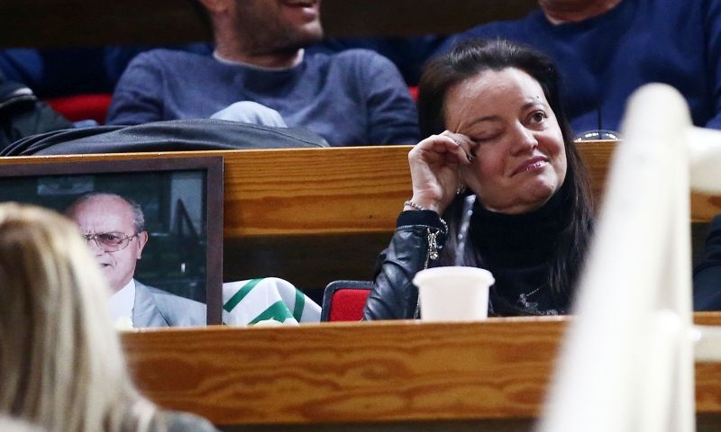 «Λύγισε» η κόρη του Θανάση Γιαννακόπουλου (photos)