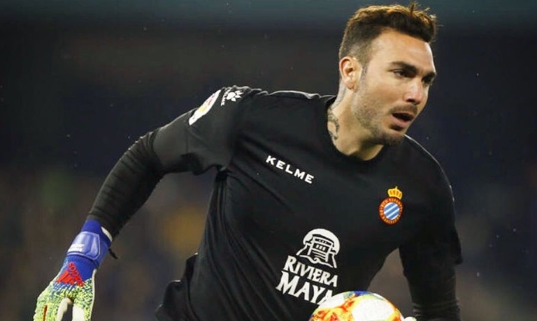 Η νέα σύντροφος του Ρομπέρτο είναι πιο… καυτή από την Μάρτα (pics)