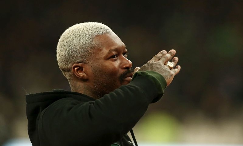 Ο παίκτης που έκανε δώρο τη φανέλα του στον Σισέ (photos)