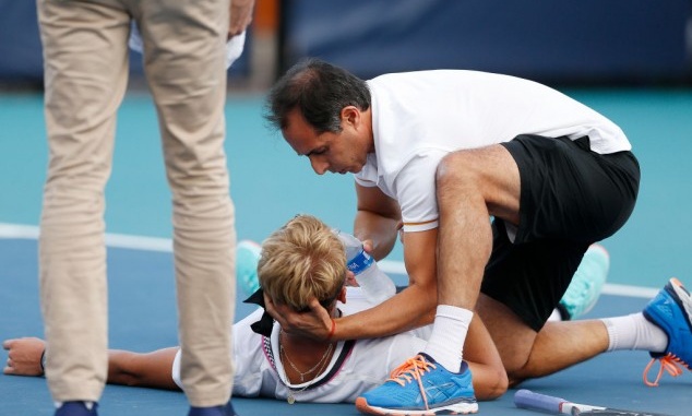 ΣΟΚ: Τενίστας κατέρρευσε σε αγώνα! (video+photos)