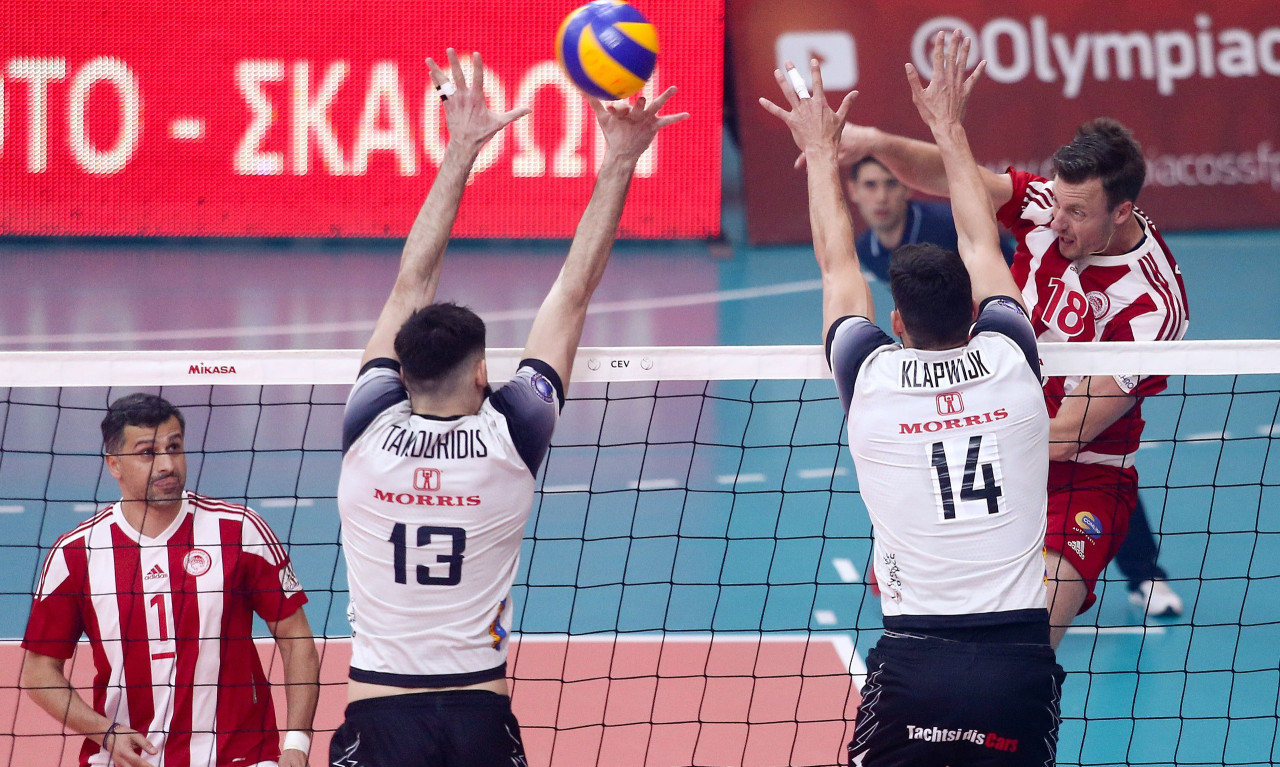 Ολυμπιακός-ΠΑΟΚ: Ένταση και διακοπή στο Ρέντη