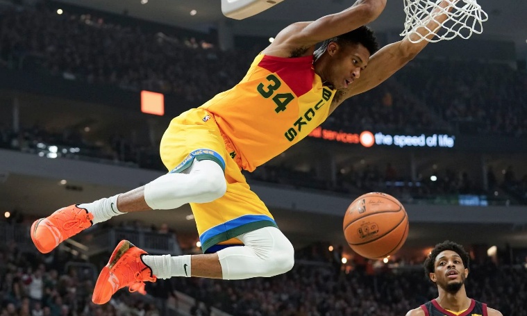 NBA: Άνετοι Μπακς, εκπληκτικοί Σπερς (videos+photos)