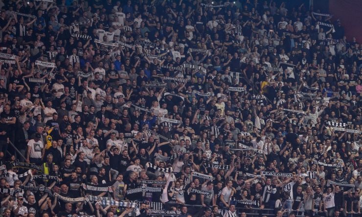 Οι οπαδοί της Παρτιζάν πίκαραν με... στρινγκ τον Ερυθρό Αστέρα! (photo)