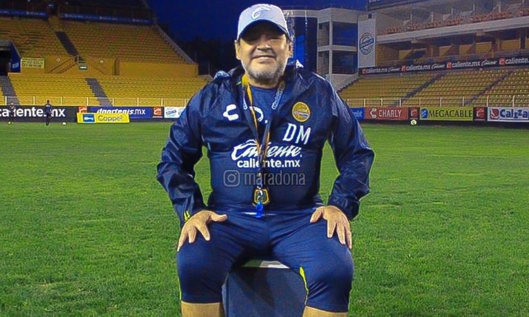 Προπονητής και οδηγός του πούλμαν της Ντοράδος ο Μαραντόνα! (pic)