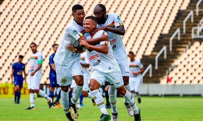 Μυθικό γκολ πίσω από τη σέντρα στην Γ΄ Βραζιλίας! (vid)