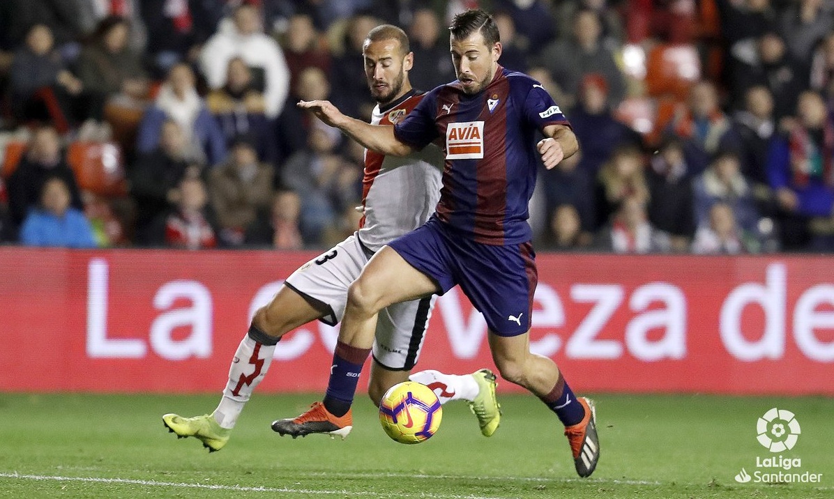 Εϊμπάρ: Η ομάδα της Primera Division που σκέφτεται τους πρόσφυγες στην Ελλάδα (photos)