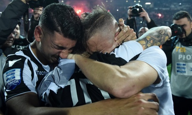 Συγκίνηση και χαμός στα αποδυτήρια του ΠΑΟΚ!