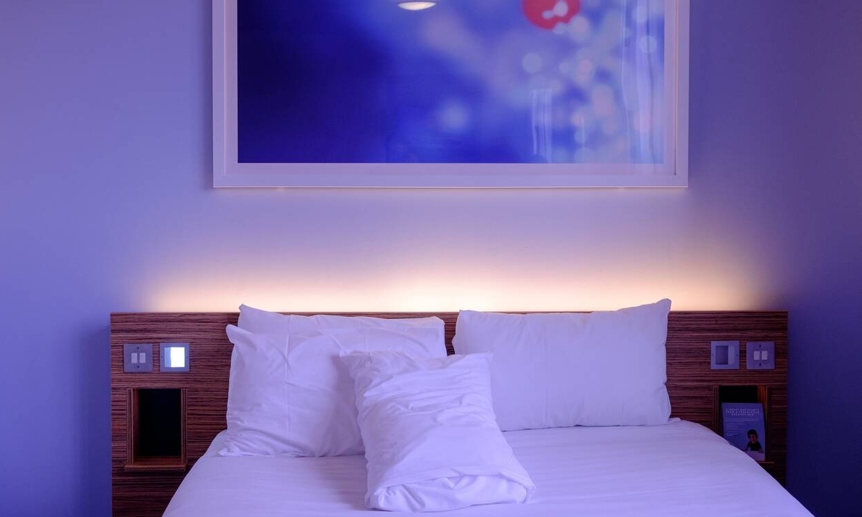 Αν βρεις κάτι από αυτά σε δωμάτιο ξενοδοχείου, φύγε αμέσως! (video)