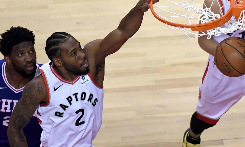 Μυθικός Λέοναρντ, «σκότωσε» τους Σίξερς (video)