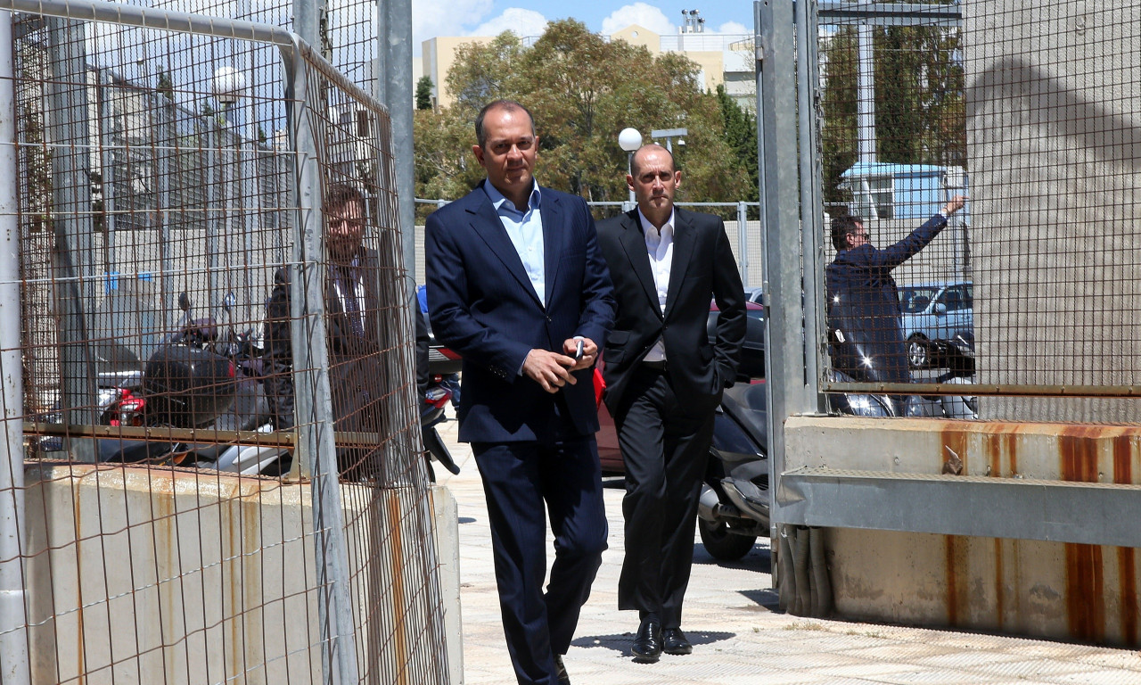 Ολυμπιακός για Αναστόπουλο: «Να του στείλουμε λουλούδια;»
