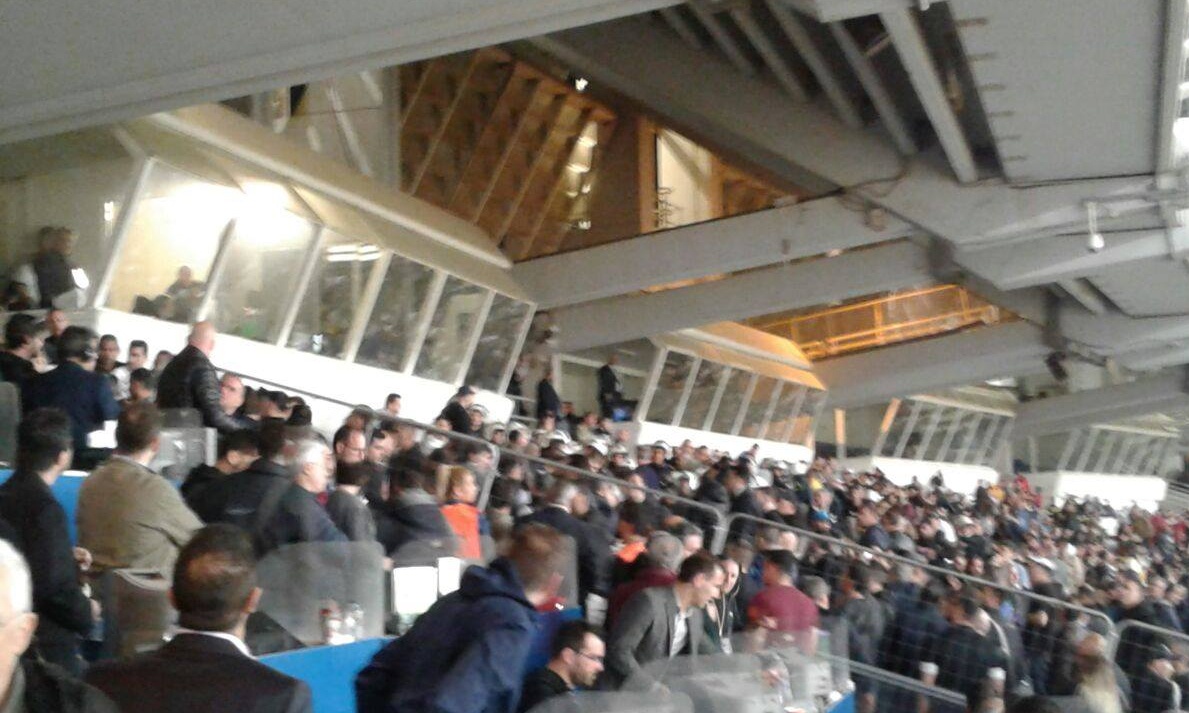 ΠΑΟΚ – ΑΕΚ: Άγριο ξύλο στα επίσημα του ΟΑΚΑ (videos+photos)