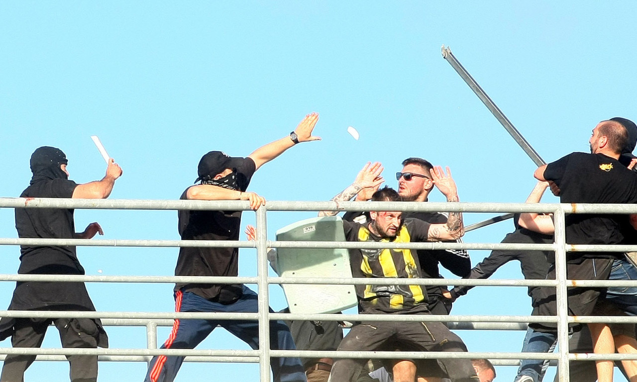 Σε δίκη 30 οπαδοί για τα επεισόδια του τελικού ΠΑΟΚ-ΑΕΚ στον Βόλο