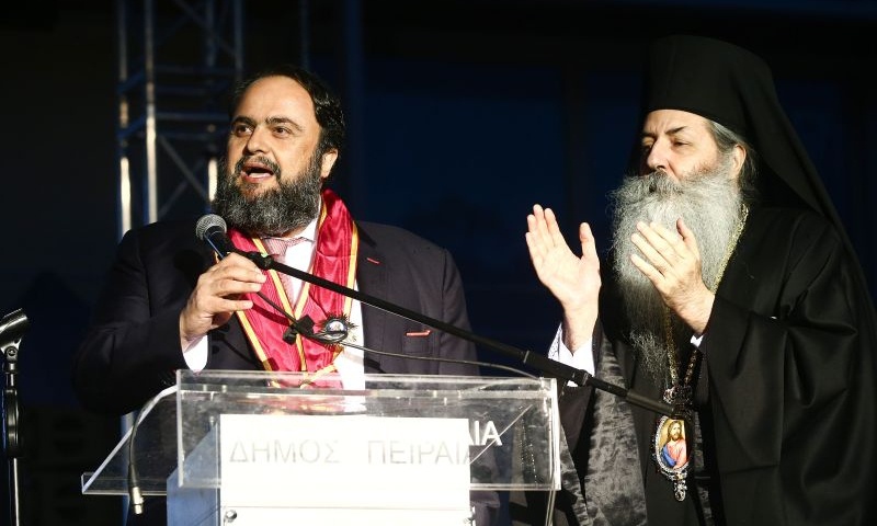 Βραβεύτηκε από τον Μητροπολίτη Πειραιώς ο Βαγγέλης Μαρινάκης (photos)