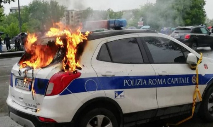 Τα έκαναν «σμπαράλια» στη Ρώμη οι οπαδοί της Λάτσιο (video+photos)