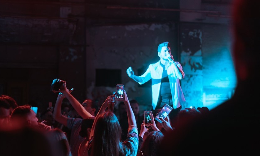 «Βούλιαξε» τον Πειραιά ο Stan για χάρη του Scaraveos