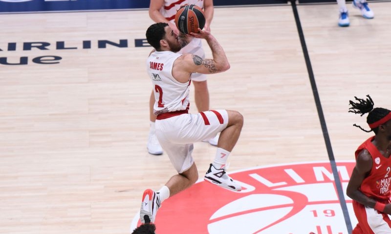 Euroleague: Βραβεύτηκε στο Final Four ο Μάικ Τζέιμς (video+photo)