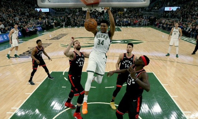 NBA: Η μυθική εμφάνιση του Αντετοκούνμπο (video+photos)
