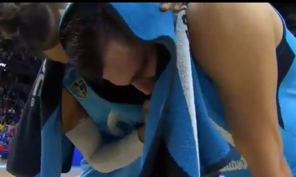 Απίστευτες εικόνες με Τζεντίλε: Έσωσε την Εστουδιάντες και έβαλε τα κλάματα (video)