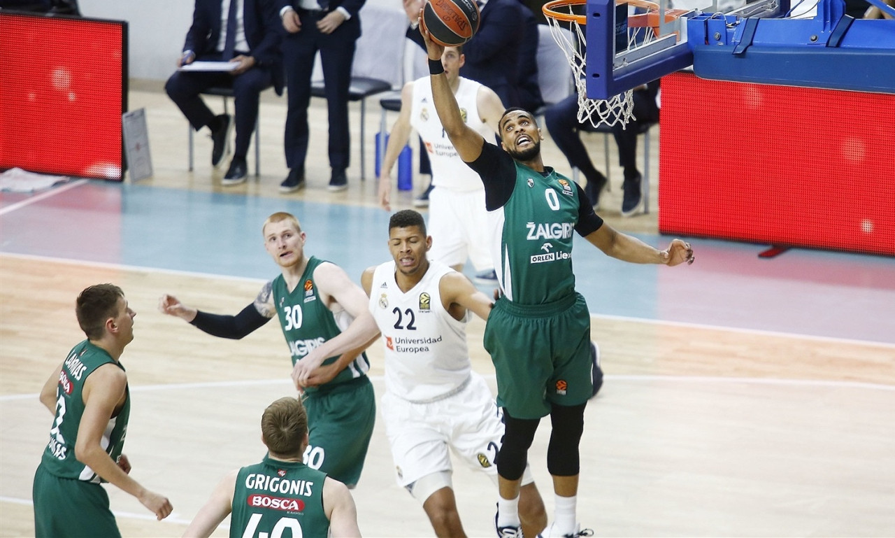 Δυνατά για Μπράντον Ντέιβις η Ρεάλ, προς την έξοδο ο Αγιόν