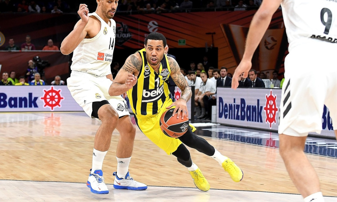 Σοκ στη Φενέρμπαχτσε: Αποχώρησε σε φορείο ο Έρικ Γκριν!