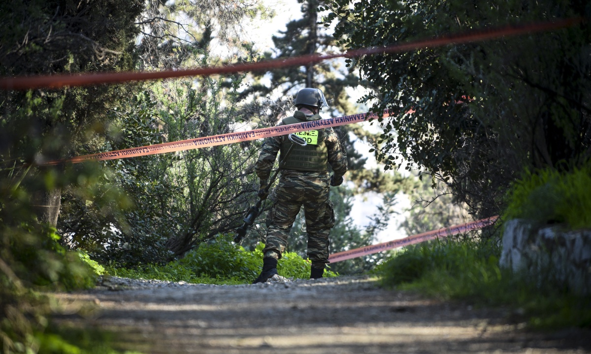 Πανικός στη Θεσσαλονίκη με αυτό που εντόπισαν στο ρέμα – Έσπευσε ο στρατός (Pics)