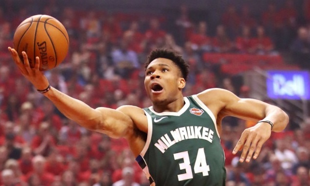 Τορόντο Ράπτορς-Μιλγουόκι Μπακς 118-112 : «Λύγισε» στην παράταση ο Γιάννης (video+photos)