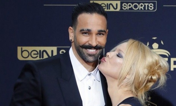 Πάμελα Άντερσον: Εμφανίστηκε με c-throu φόρεμα σε εκδήλωσε στο πλευρό του Ραμί (pics)