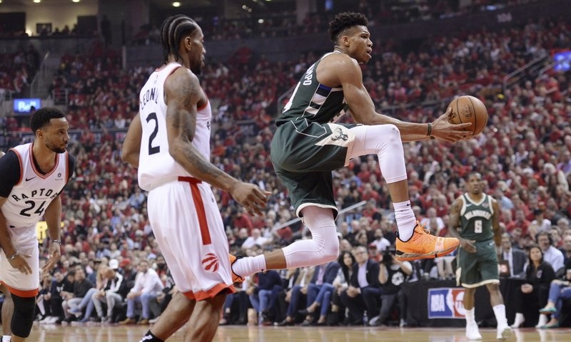 Η επιστροφή στο Μιλγουόκι και το σύνθημα νίκης του Γιάννη