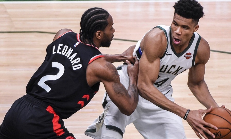 Μιλγουόκι Μπακς-Τορόντο Ράπτορς 99-105: Δύσκολα τα πράγματα για Γιάννη