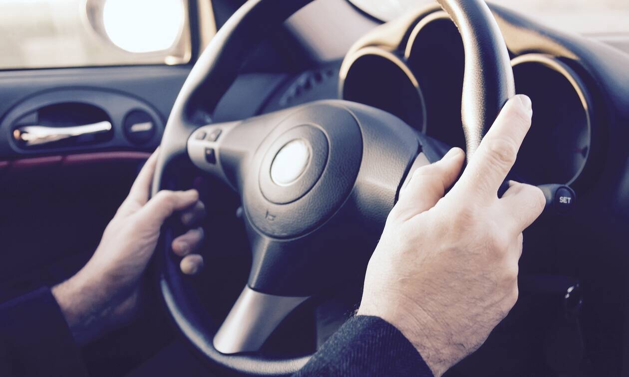 Με ποιον τρόπο κρατάς το τιμόνι; Δες τι δηλώνει για το χαρακτήρα σου! (video)