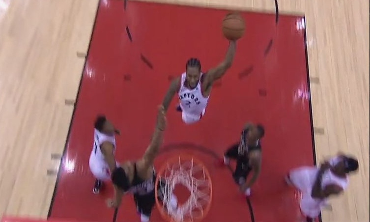 Ο Λέοναρντ «πέταξε» μπροστά από τον Γιάννη (video)