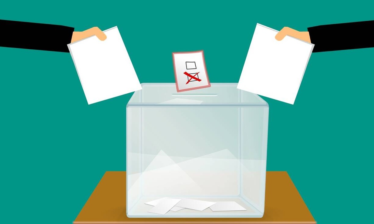 Υποψήφιος πλάνταξε στο κλάμα γιατί πήρε 5 ψήφους από την εννιαμελή οικογένειά του (vid)