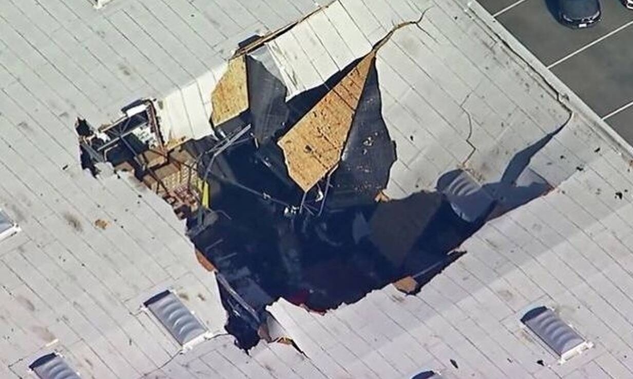 Καλιφόρνια: Σοκαριστικό βίντεο δείχνει την πτώση του F-16 από αυτοκινητόδρομο