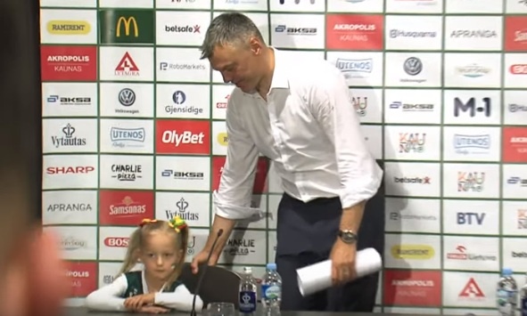 Η συγκινητική κίνηση του Γιασικεβίτσιους με τη μικρή φίλη της Ζαλγκίρις! (video+photos)