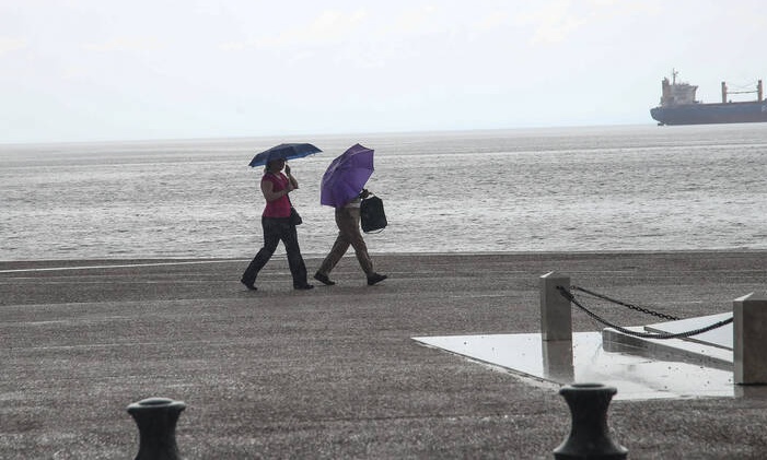 Καιρός: Βροχές και καταιγίδες τη Δευτέρα