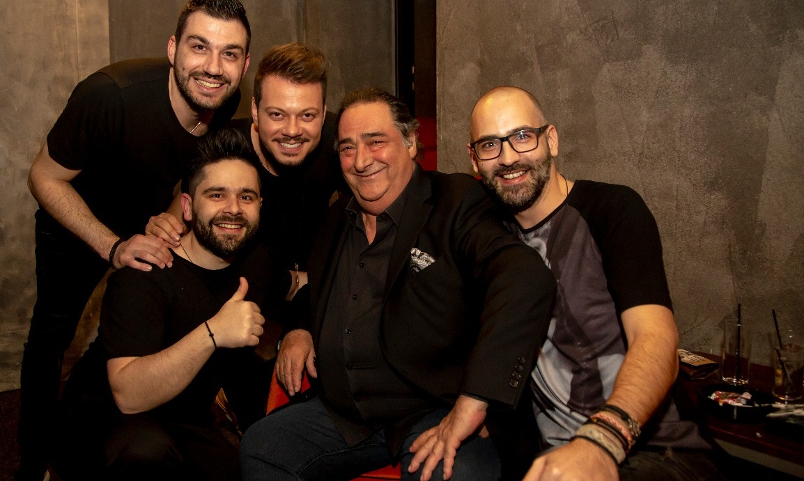 Οι ΑΝΩ ΚΑΤΩ ολοκληρώνουν τις εμφανίσεις τους στο πλευρό του Βασίλη Καρρά