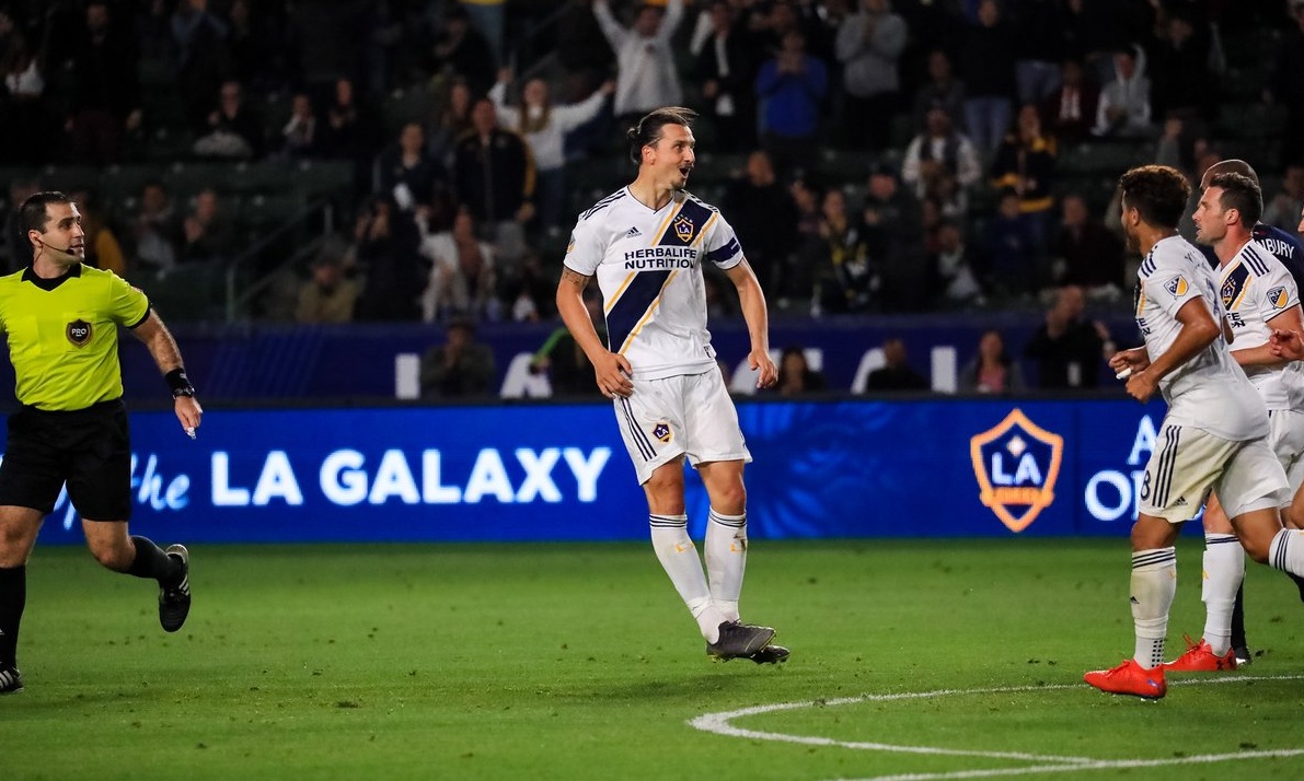 Τρομερή γκολάρα Ζλάταν με τους Γκάλαξι (photos+video)