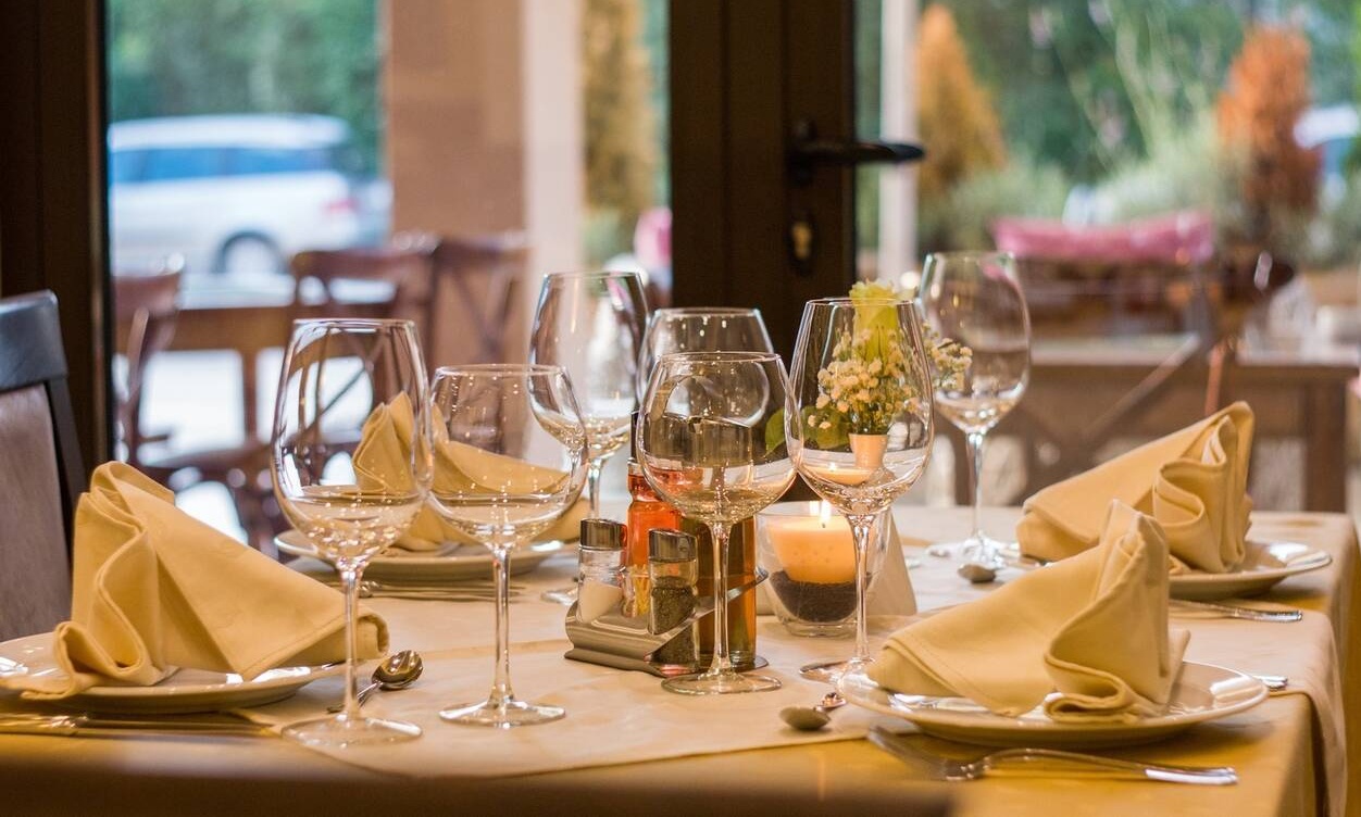 Απίστευτο: Γνώρισε τους γονείς της κοπέλας του και ανακάλυψε πως είχε κοιμηθεί με τη μητέρα της