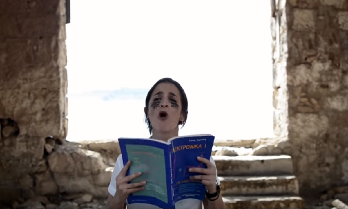 «Θα κοπώ»:Το τραγούδι που έγινε viral στους μαθητές που δίνουν εξετάσεις (vid)