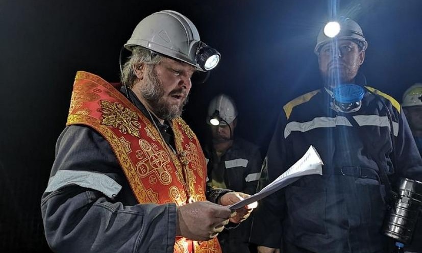 Μια προσευχή 700 μέτρα κάτω από τη γη