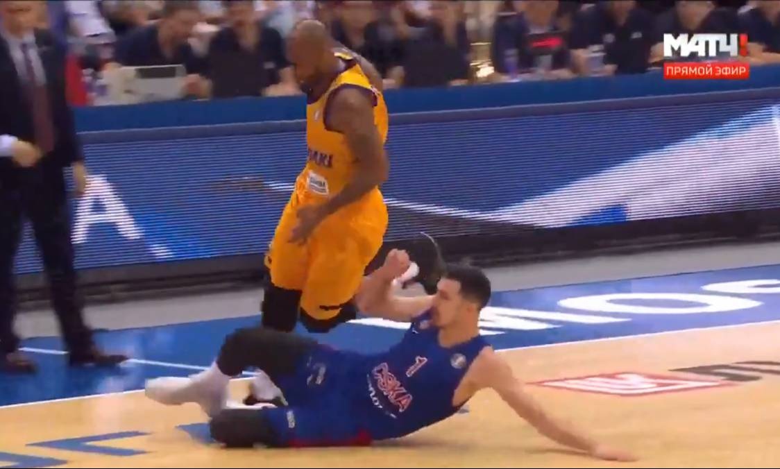 Έτοιμος για… αμυντικός στην ποδοσφαιρική ΤΣΣΚΑ ο Ντε Κολό! (video)