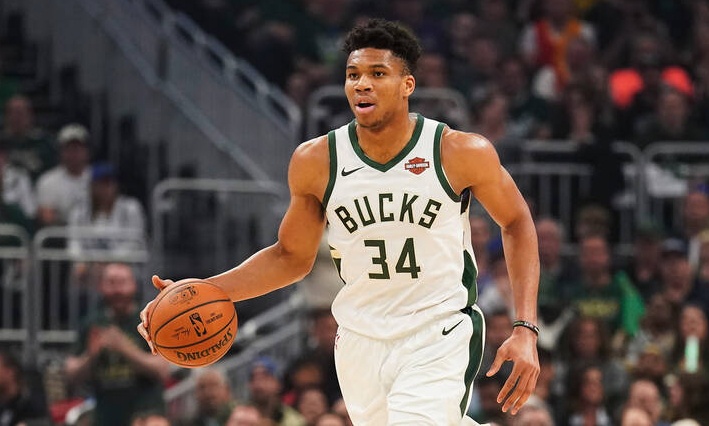 Οι Αμερικανοί αγαπούν τον Αντετοκούνμπο και το δείχνουν! Βγάζουν τα παιδιά τους «Γιάννη»