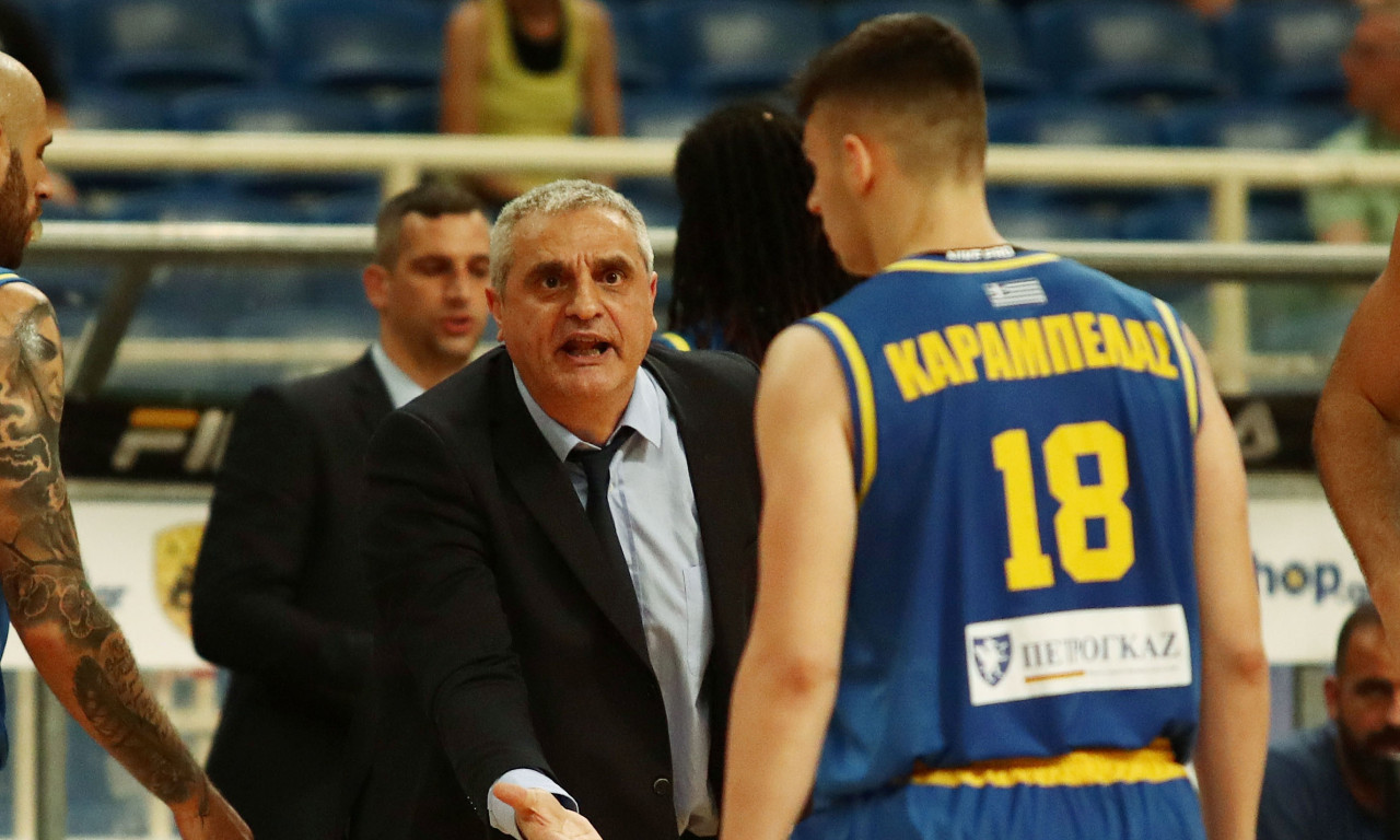 Πεδουλάκης: «Είναι εύκολο να κάνεις τον σκληρό στον Καράμπελα, δεν δικαιολογείται ο Σαντ-Ρος»