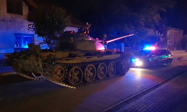 Τρόμος στην Πολωνία: Μεθυσμένος βγήκε «παγανιά» με... τανκ