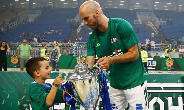 Γιόρτασε με το πρωτάθλημα την ημέρα του πατέρα η ΚΑΕ Παναθηναϊκός (photo)