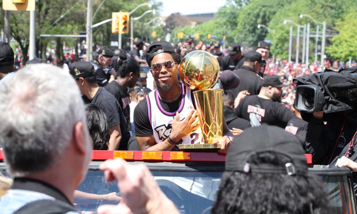 NBA: Η παρέλαση των πρωταθλητών Ράπτορς (videos+photos)