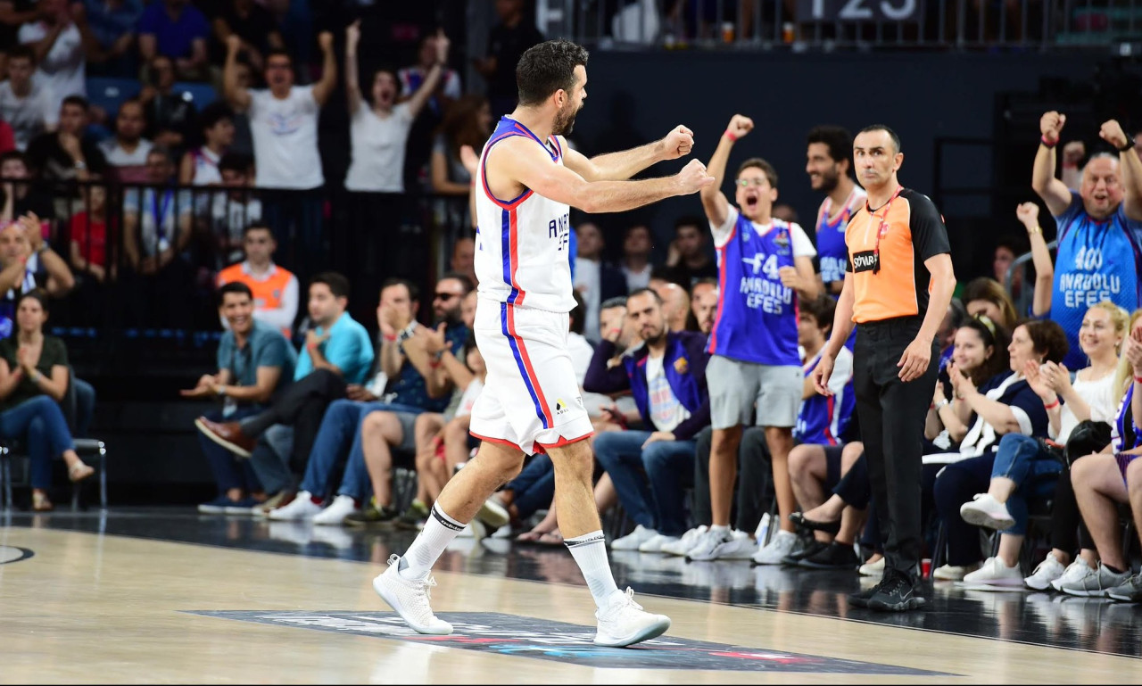 Τρομερός Σλούκας, αλλά η Εφές είναι μια νίκη μακριά από το πρωτάθλημα!