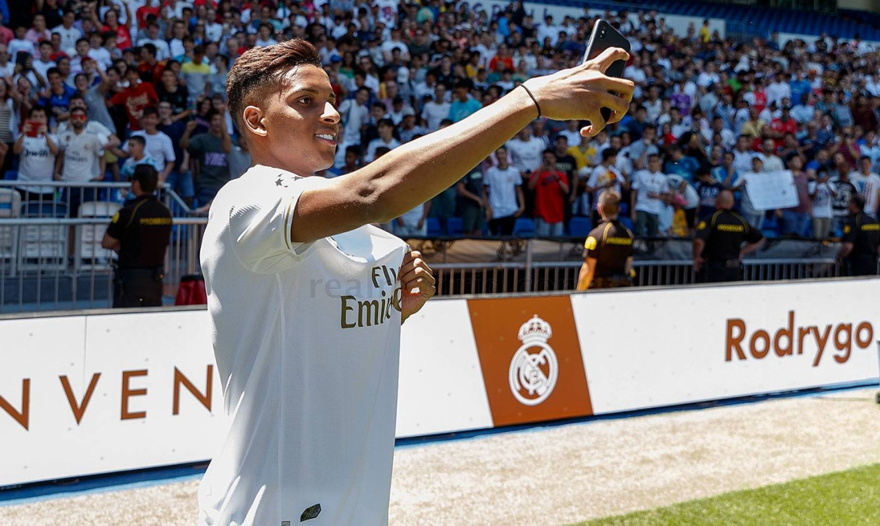 Η Ρεάλ Μαδρίτης παρουσίασε το νέο 18χρονο αστέρι της, Ροντρίγκο! (videos+photos)