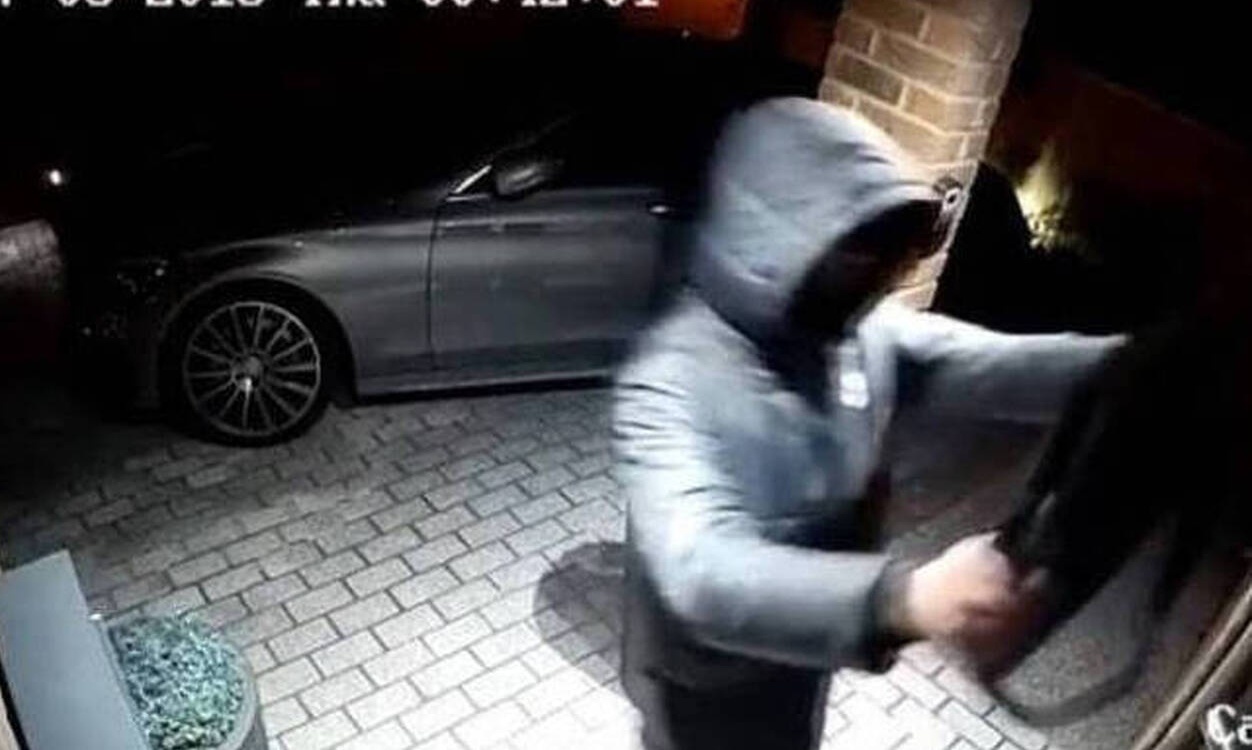 Δείτε πώς κλέβουν ένα αυτοκίνητο μέσα σε 10 δευτερόλεπτα! (video)