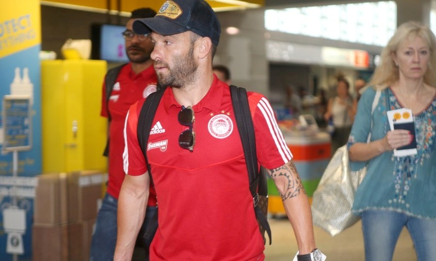 Ολυμπιακός: Αναχώρησε για Πολωνία (photos)